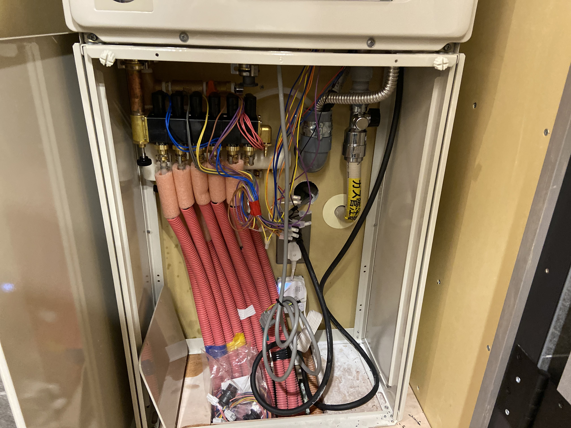 札幌市根室花まる南郷店 ユカカラ暖房mute工事が完了しました Fhs 遠赤外線 温水床暖房 ユカカラ暖房